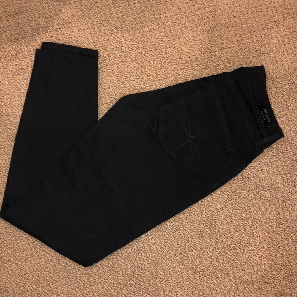 Black skinnies